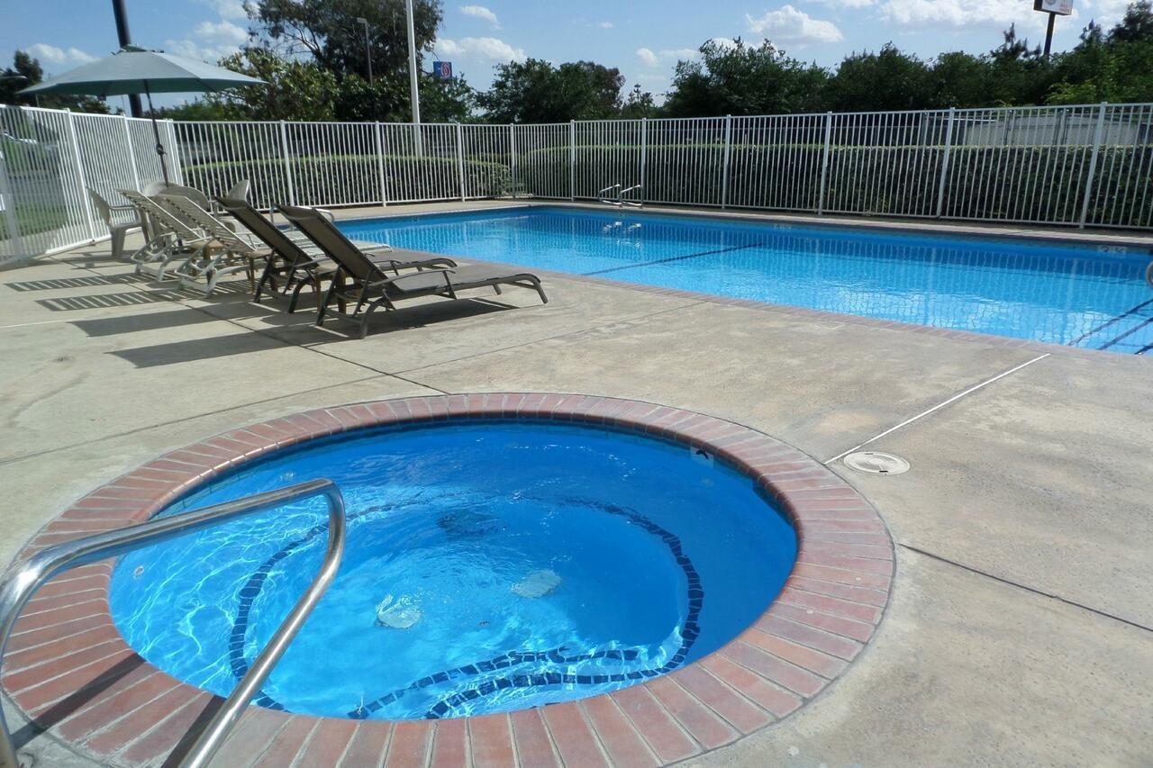 Quality Inn & Suites Tulare Dış mekan fotoğraf