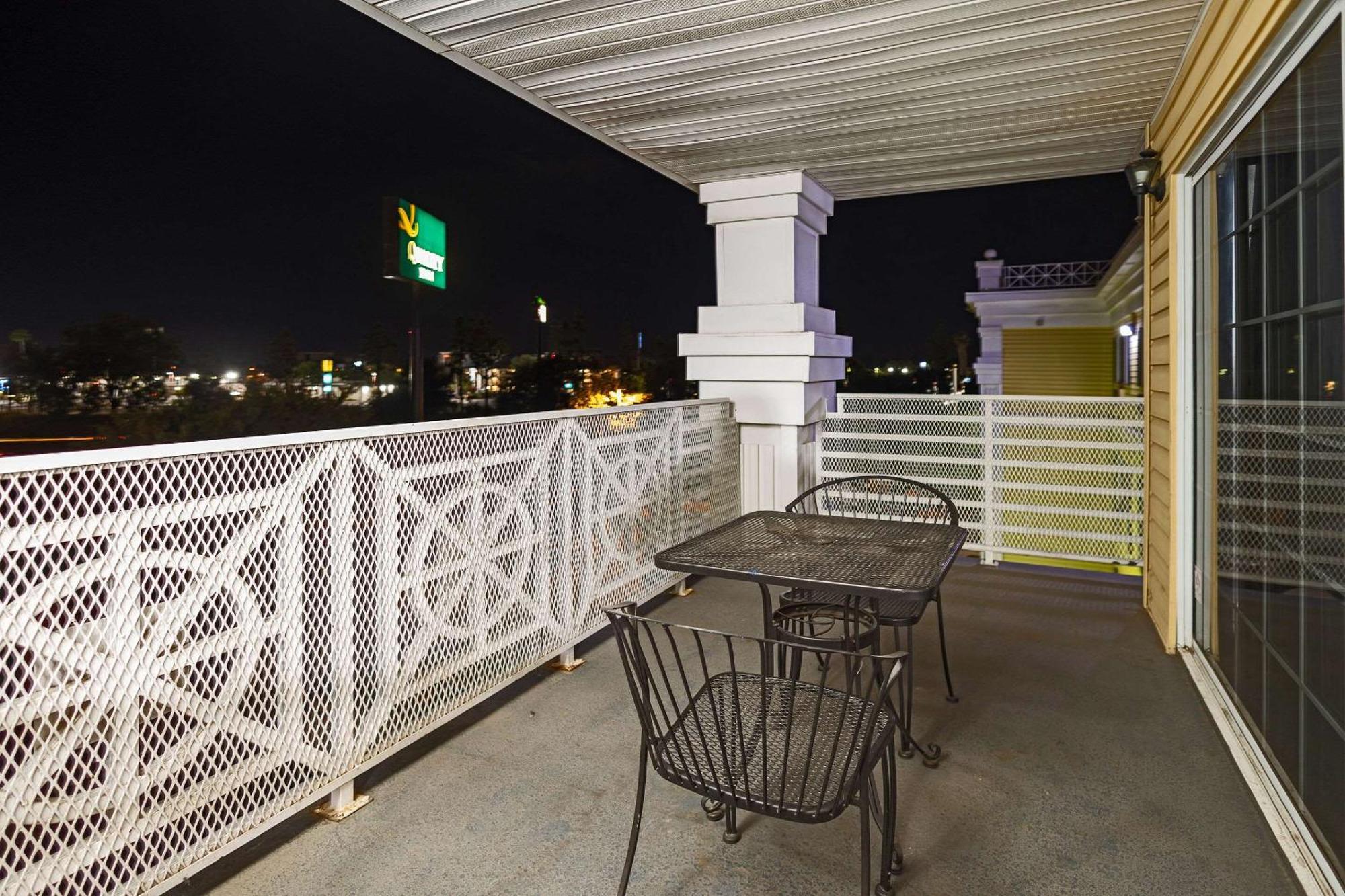 Quality Inn & Suites Tulare Dış mekan fotoğraf