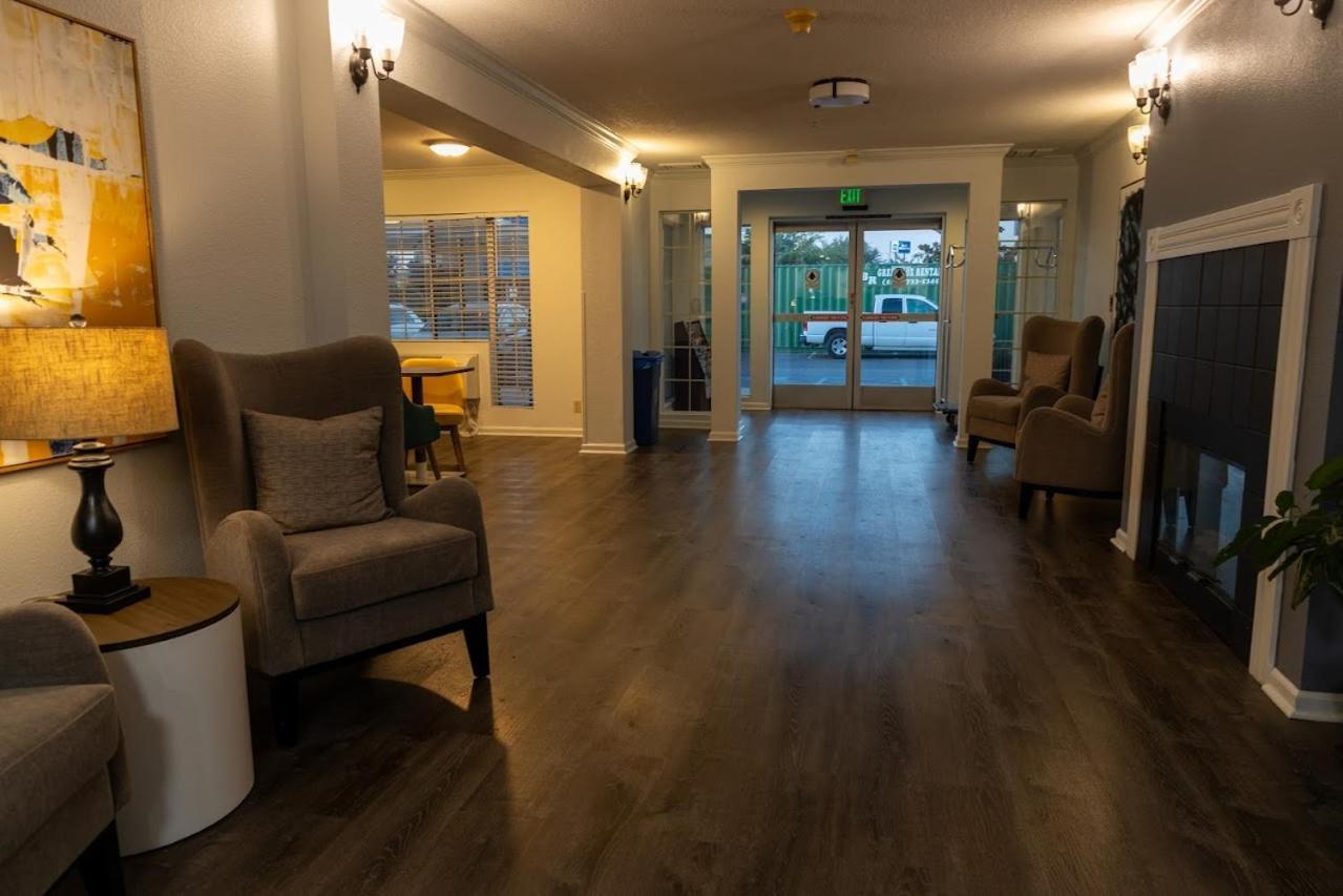 Quality Inn & Suites Tulare Dış mekan fotoğraf